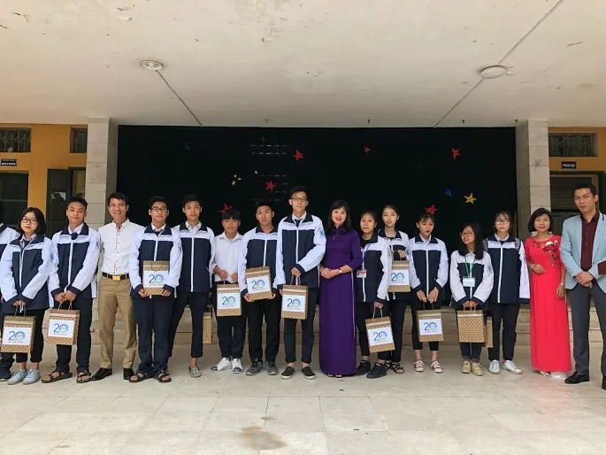 Trường ơi, ch&uacute;ng t&ocirc;i đ&atilde; về sau 20 năm! - Ảnh 8.