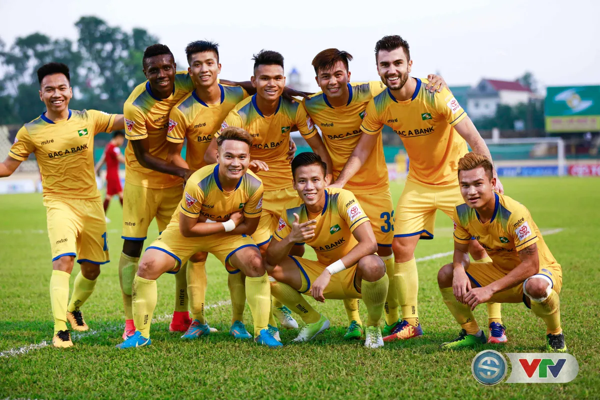 ẢNH: Những khoảnh khắc ấn tượng trận đấu SLNA 2-3 CLB Hải Phòng - Ảnh 10. ẢNH: Những khoảnh khắc ấn tượng trận đấu SLNA 2-3 CLB Hải Phòng - Ảnh 10.