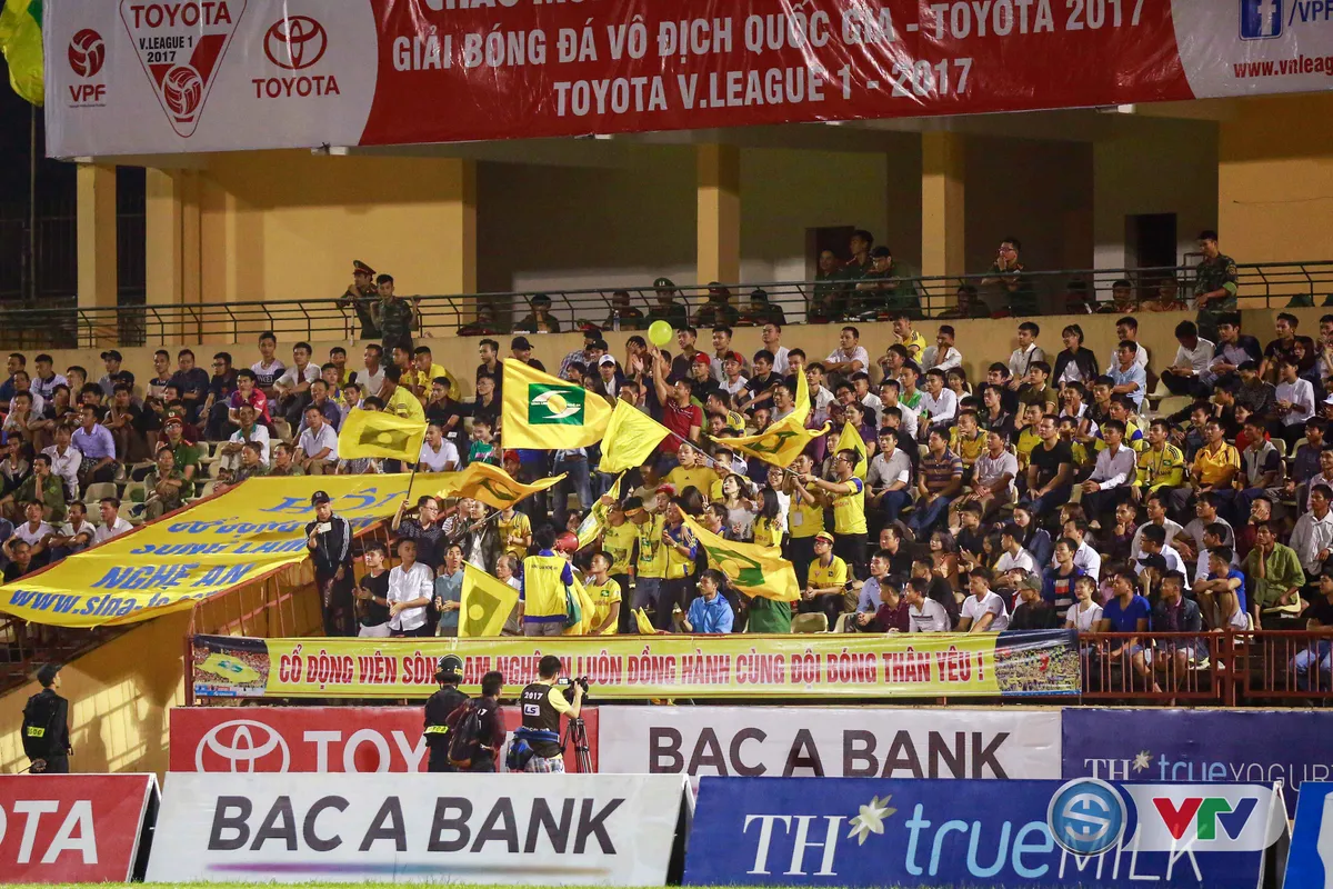 ẢNH: Những khoảnh khắc ấn tượng trận đấu SLNA 2-3 CLB Hải Phòng - Ảnh 14. ẢNH: Những khoảnh khắc ấn tượng trận đấu SLNA 2-3 CLB Hải Phòng - Ảnh 14.