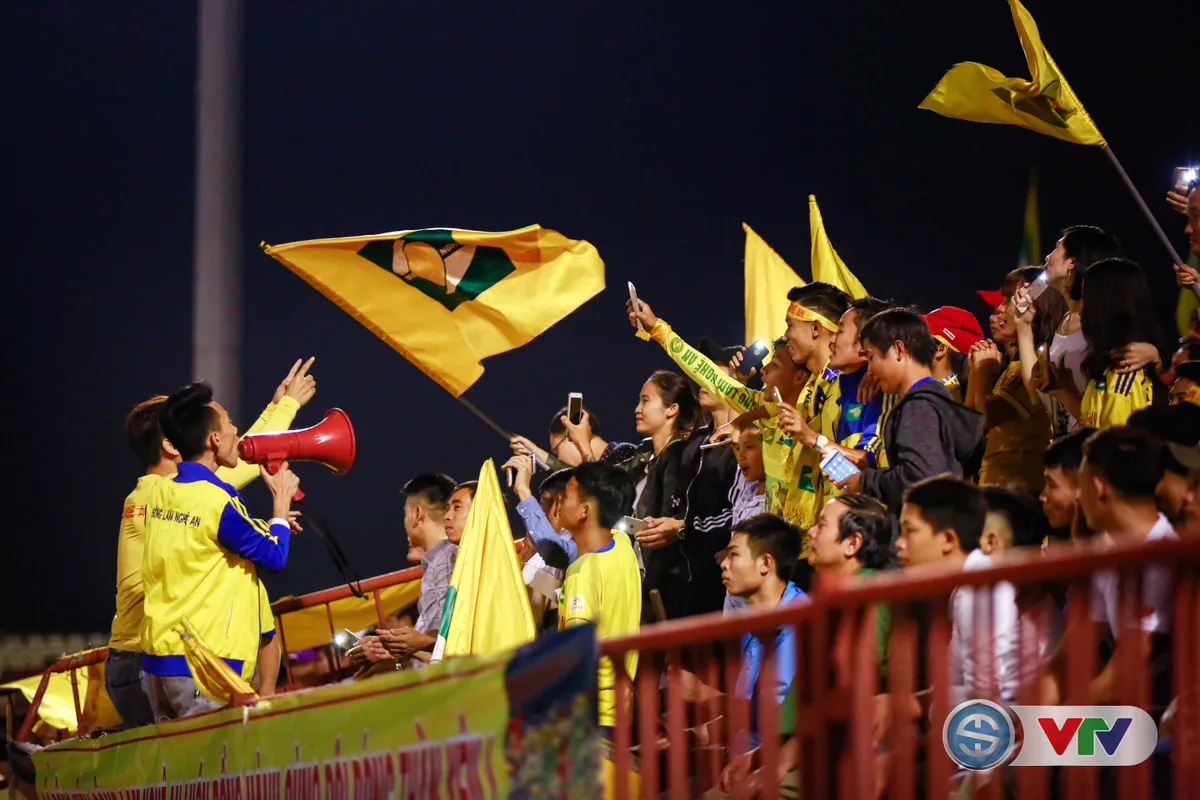 ẢNH: Những khoảnh khắc ấn tượng trận đấu SLNA 2-3 CLB Hải Phòng - Ảnh 15. ẢNH: Những khoảnh khắc ấn tượng trận đấu SLNA 2-3 CLB Hải Phòng - Ảnh 15.