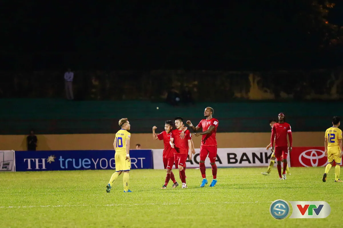 ẢNH: Những khoảnh khắc ấn tượng trận đấu SLNA 2-3 CLB Hải Phòng - Ảnh 19. ẢNH: Những khoảnh khắc ấn tượng trận đấu SLNA 2-3 CLB Hải Phòng - Ảnh 19.