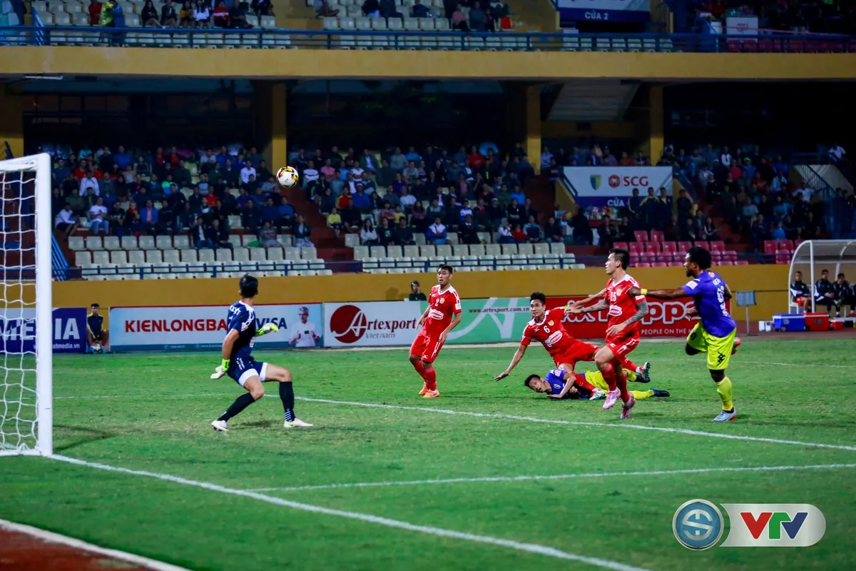 ẢNH: CLB Hà Nội chiếm ngôi đầu bảng giải VĐQG V.League 2017 - Ảnh 7. ẢNH: CLB Hà Nội chiếm ngôi đầu bảng giải VĐQG V.League 2017 - Ảnh 7.