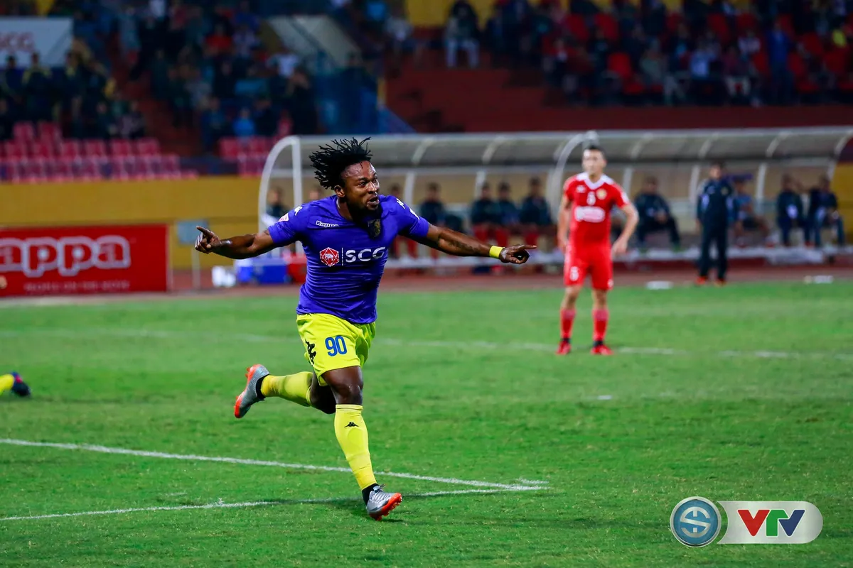 ẢNH: CLB Hà Nội chiếm ngôi đầu bảng giải VĐQG V.League 2017 - Ảnh 15. ẢNH: CLB Hà Nội chiếm ngôi đầu bảng giải VĐQG V.League 2017 - Ảnh 15.