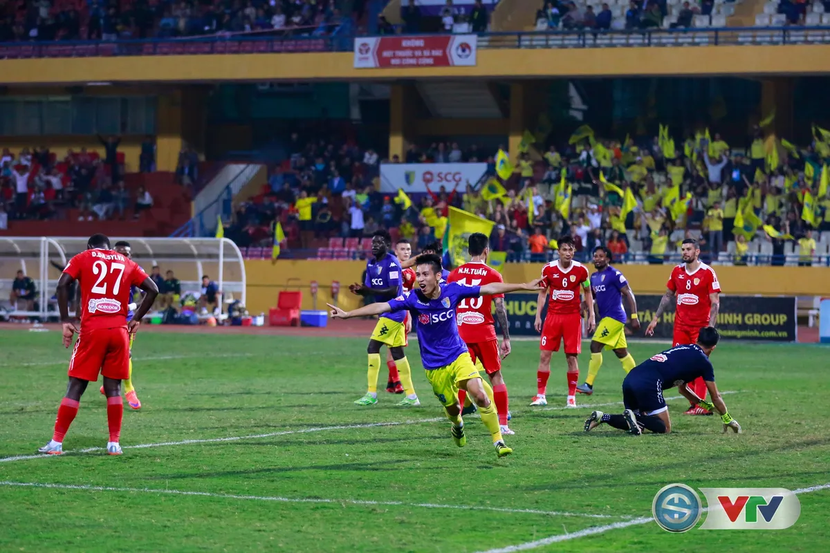 ẢNH: CLB Hà Nội chiếm ngôi đầu bảng giải VĐQG V.League 2017 - Ảnh 13. ẢNH: CLB Hà Nội chiếm ngôi đầu bảng giải VĐQG V.League 2017 - Ảnh 13.