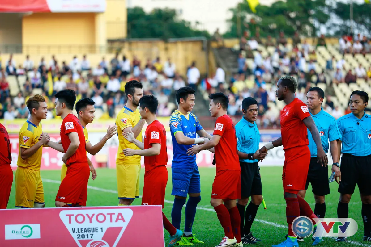 ẢNH: Những khoảnh khắc ấn tượng trận đấu SLNA 2-3 CLB Hải Phòng - Ảnh 3. ẢNH: Những khoảnh khắc ấn tượng trận đấu SLNA 2-3 CLB Hải Phòng - Ảnh 3.