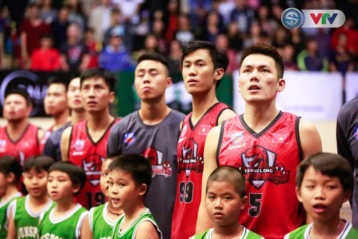 ẢNH: Thang Long Warriors giành lợi thế trước Hanoi Buffaloes - Ảnh 1.
