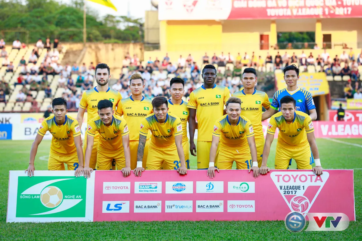 ẢNH: Những khoảnh khắc ấn tượng trận đấu SLNA 2-3 CLB Hải Phòng - Ảnh 4. ẢNH: Những khoảnh khắc ấn tượng trận đấu SLNA 2-3 CLB Hải Phòng - Ảnh 4.