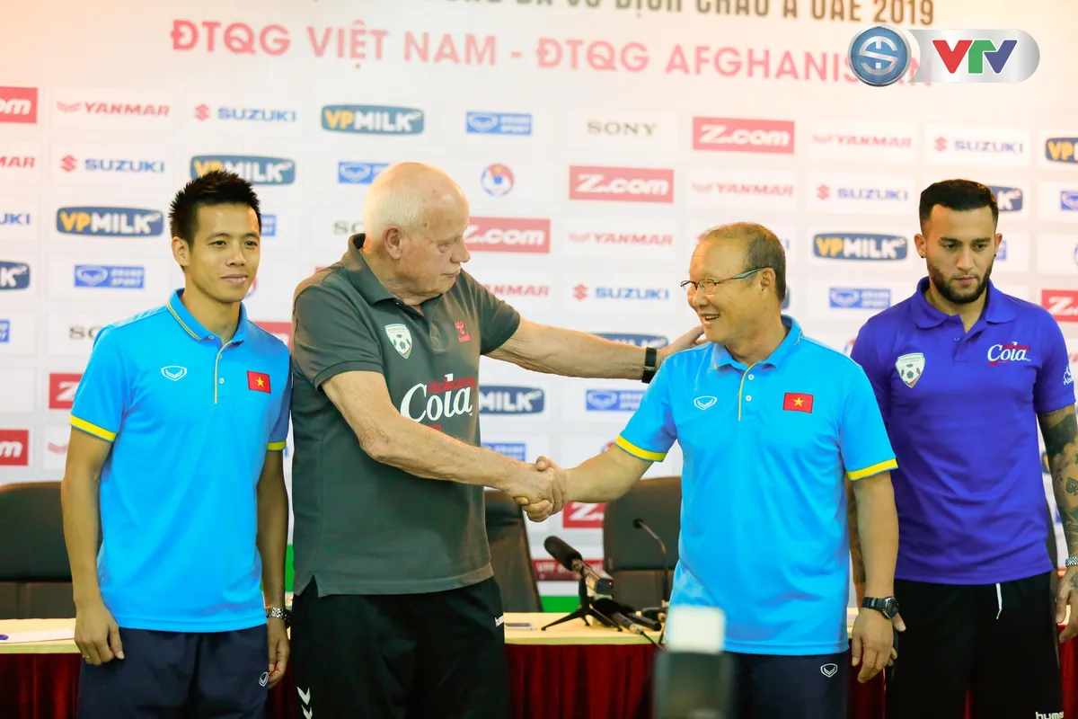 HLV ĐT Việt Nam, Park Hang Seo: Tôi và các cầu thủ có niềm tin sẽ giành chiến thắng trước ĐT Afghanistan - Ảnh 2. HLV ĐT Việt Nam, Park Hang Seo: Tôi và các cầu thủ có niềm tin sẽ giành chiến thắng trước ĐT Afghanistan - Ảnh 2.