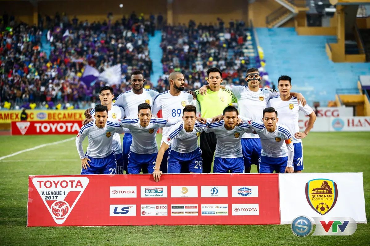 ẢNH: CLB Hà Nội tiến gần tới chức vô địch V.League 2017 - Ảnh 5. ẢNH: CLB Hà Nội tiến gần tới chức vô địch V.League 2017 - Ảnh 5.