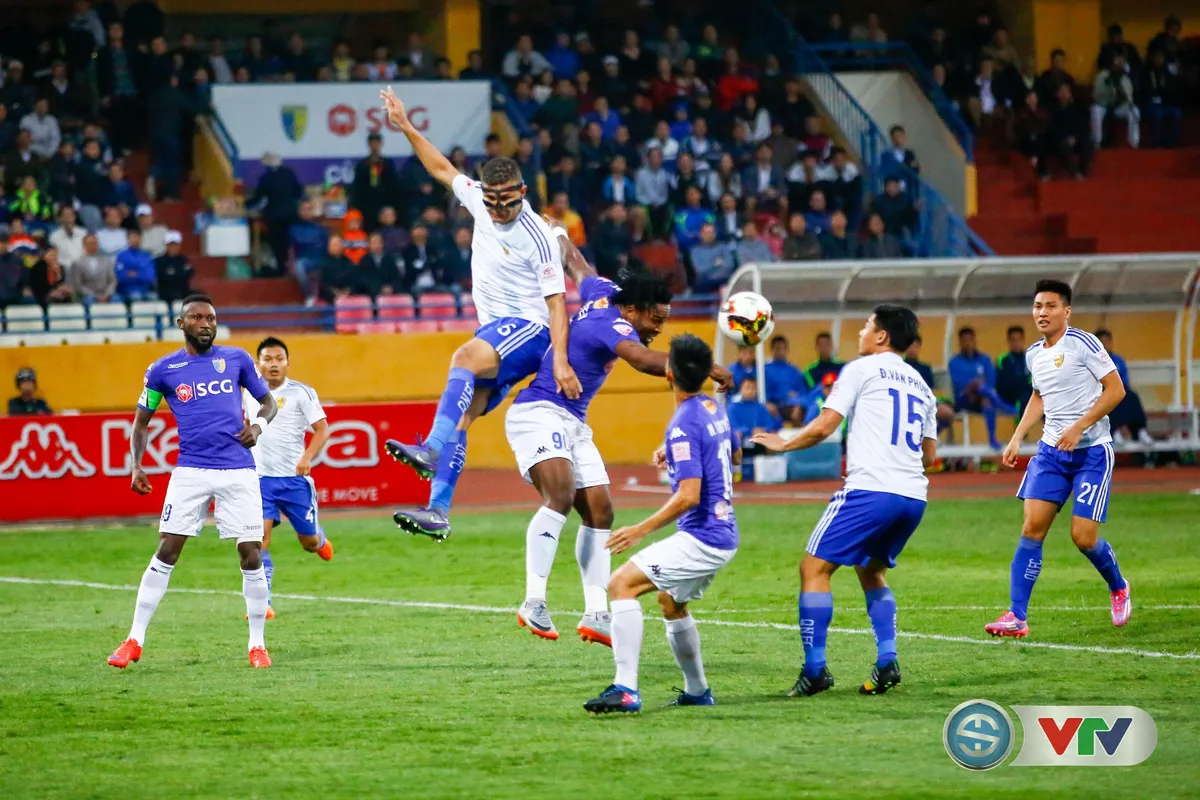 ẢNH: CLB Hà Nội tiến gần tới chức vô địch V.League 2017 - Ảnh 7. ẢNH: CLB Hà Nội tiến gần tới chức vô địch V.League 2017 - Ảnh 7.