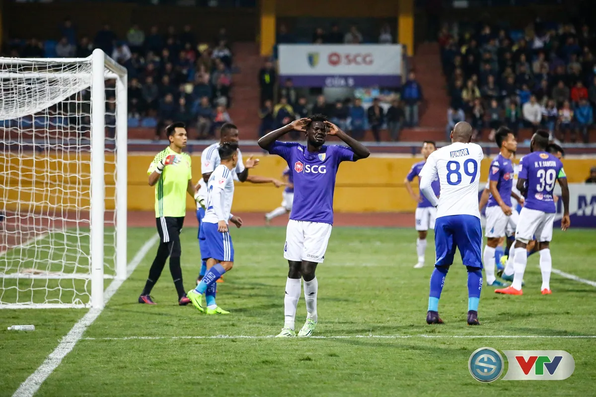 ẢNH: CLB Hà Nội tiến gần tới chức vô địch V.League 2017 - Ảnh 9. ẢNH: CLB Hà Nội tiến gần tới chức vô địch V.League 2017 - Ảnh 9.
