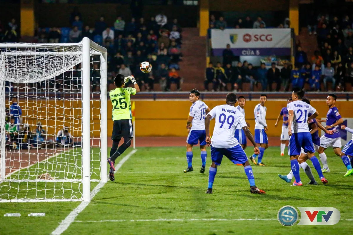ẢNH: CLB Hà Nội tiến gần tới chức vô địch V.League 2017 - Ảnh 10. ẢNH: CLB Hà Nội tiến gần tới chức vô địch V.League 2017 - Ảnh 10.