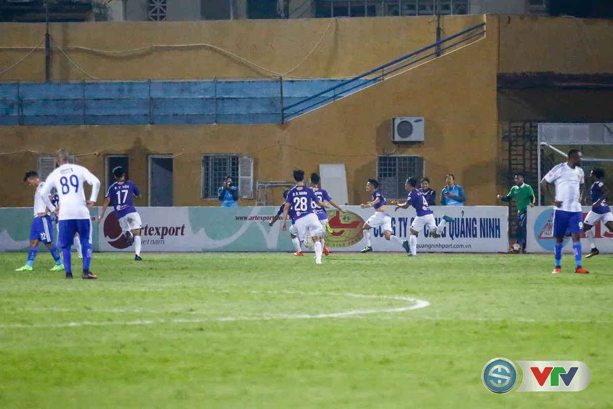ẢNH: CLB Hà Nội tiến gần tới chức vô địch V.League 2017 - Ảnh 15. ẢNH: CLB Hà Nội tiến gần tới chức vô địch V.League 2017 - Ảnh 15.