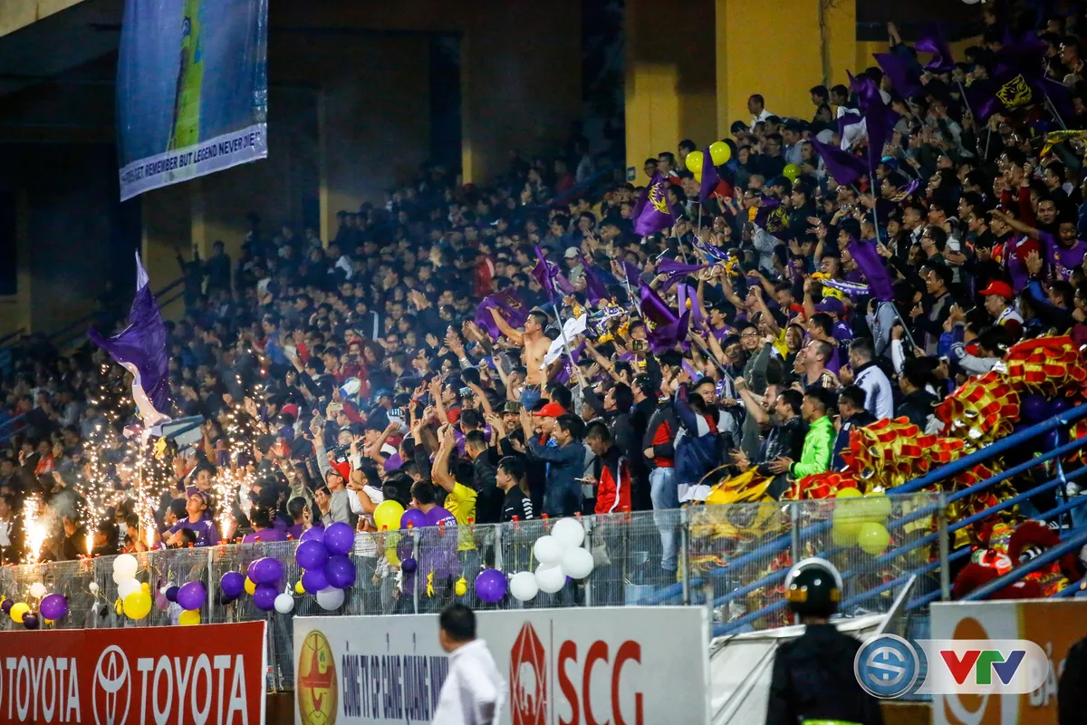 ẢNH: CLB Hà Nội tiến gần tới chức vô địch V.League 2017 - Ảnh 16. ẢNH: CLB Hà Nội tiến gần tới chức vô địch V.League 2017 - Ảnh 16.