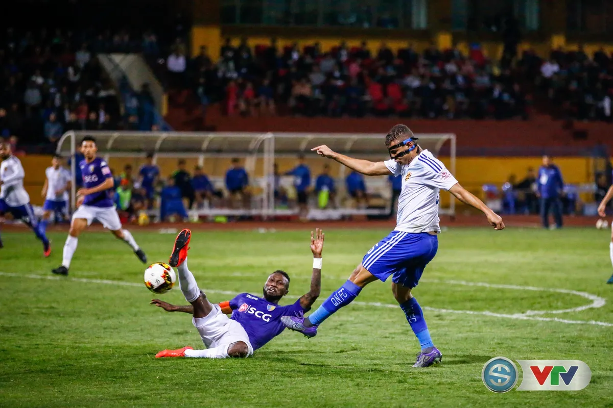 ẢNH: CLB Hà Nội tiến gần tới chức vô địch V.League 2017 - Ảnh 18. ẢNH: CLB Hà Nội tiến gần tới chức vô địch V.League 2017 - Ảnh 18.