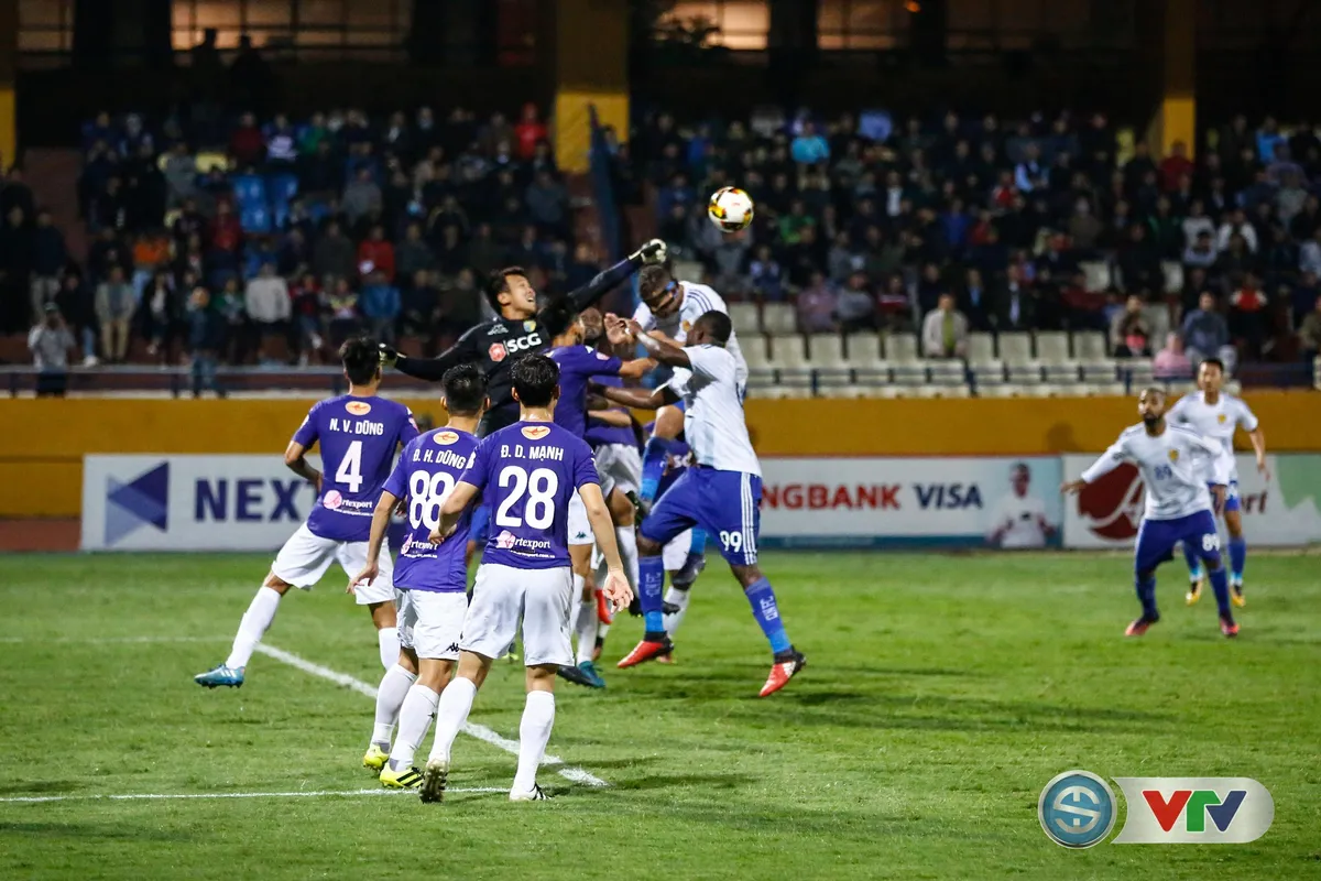 ẢNH: CLB Hà Nội tiến gần tới chức vô địch V.League 2017 - Ảnh 20. ẢNH: CLB Hà Nội tiến gần tới chức vô địch V.League 2017 - Ảnh 20.