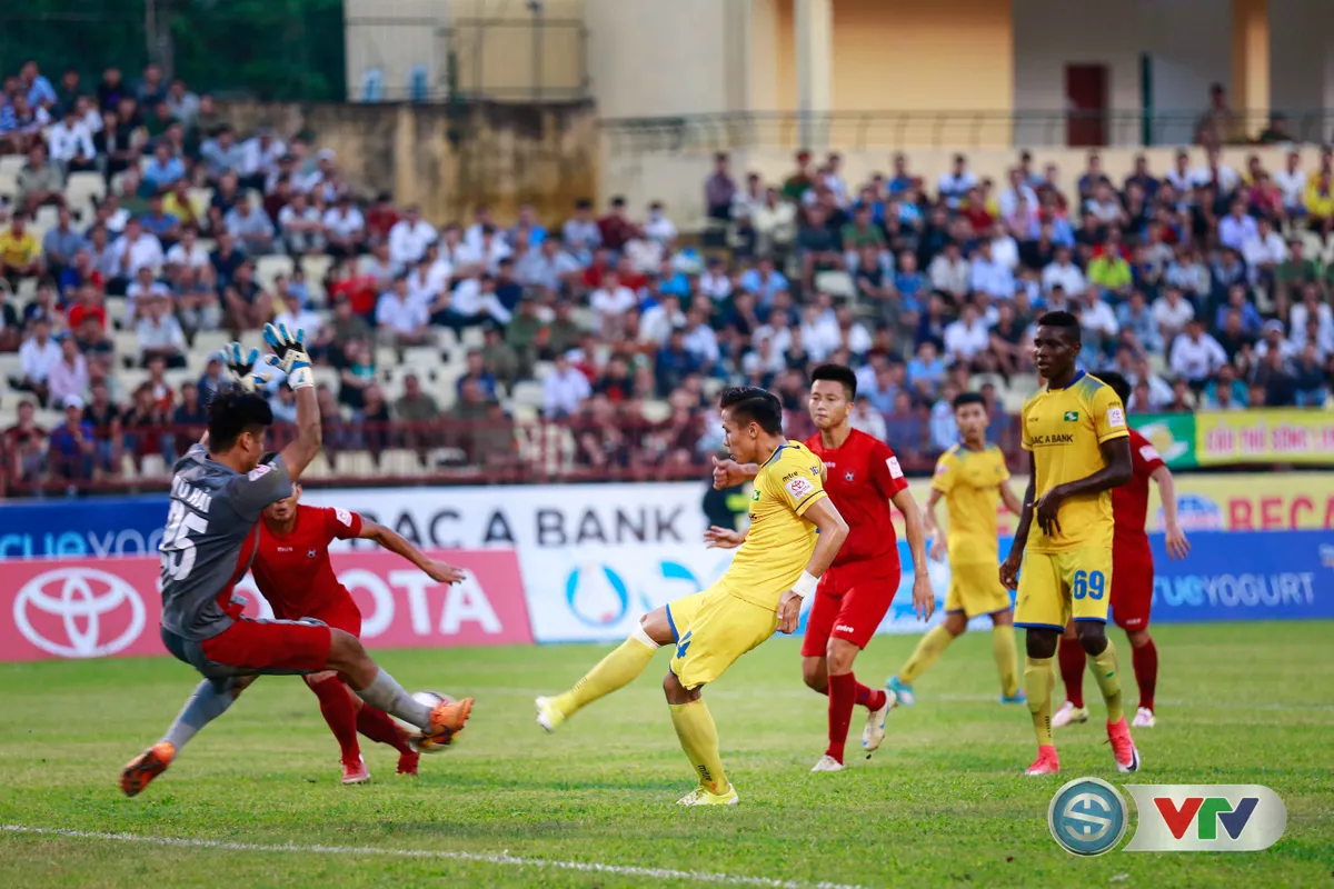 ẢNH: Những khoảnh khắc ấn tượng trận đấu SLNA 2-3 CLB Hải Phòng - Ảnh 8. ẢNH: Những khoảnh khắc ấn tượng trận đấu SLNA 2-3 CLB Hải Phòng - Ảnh 8.