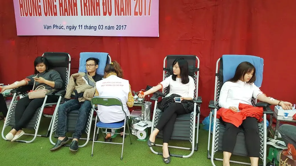 Hiến máu tình nguyện hưởng ứng Hành trình Đỏ 2017 tại phường Vạn Phúc - Ảnh 21.