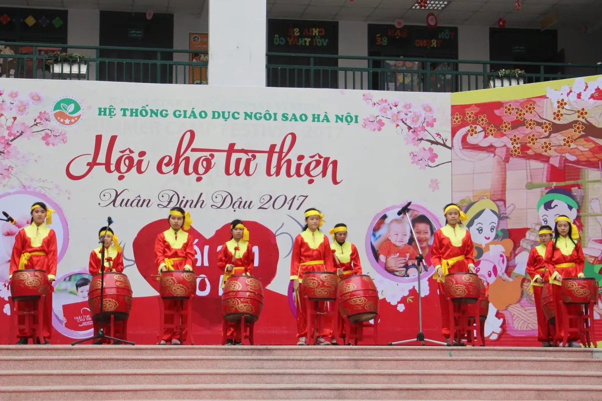 Tưng bừng Hội chợ Xuân Đinh Dậu 2017 của thầy và trò trường Ngôi Sao Hà Nội - Ảnh 5.