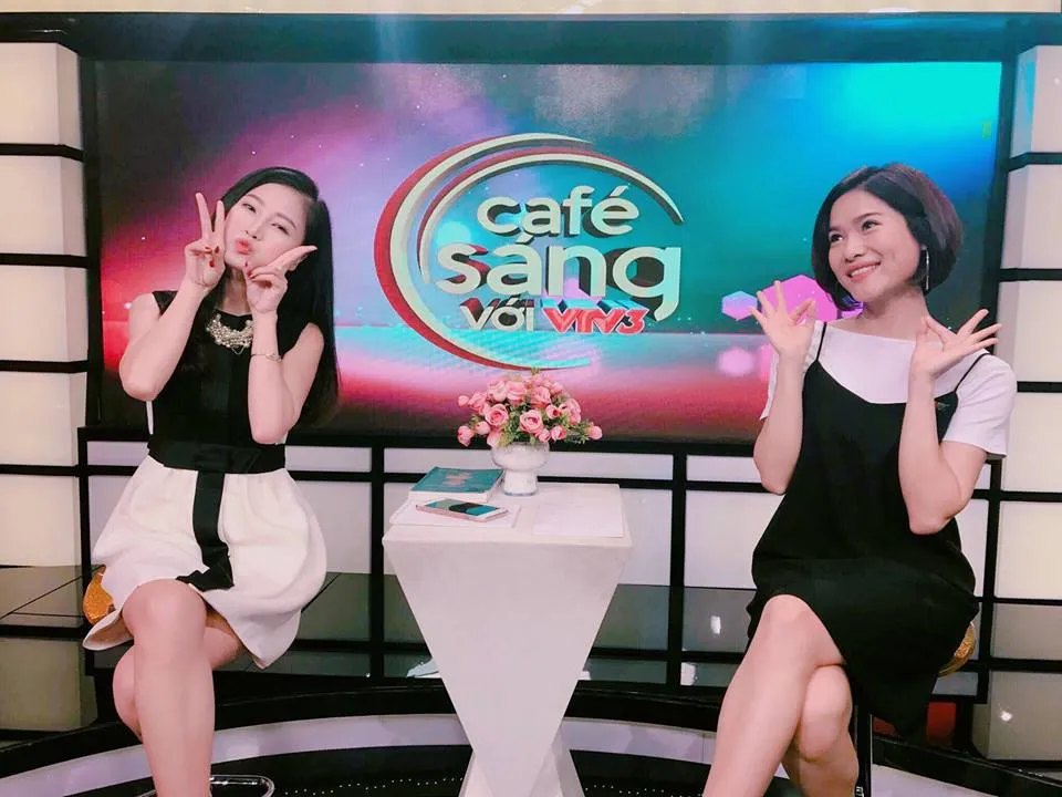 Những khoảnh khắc cực đáng yêu của dàn MC Café Sáng với VTV3 - Ảnh 1.