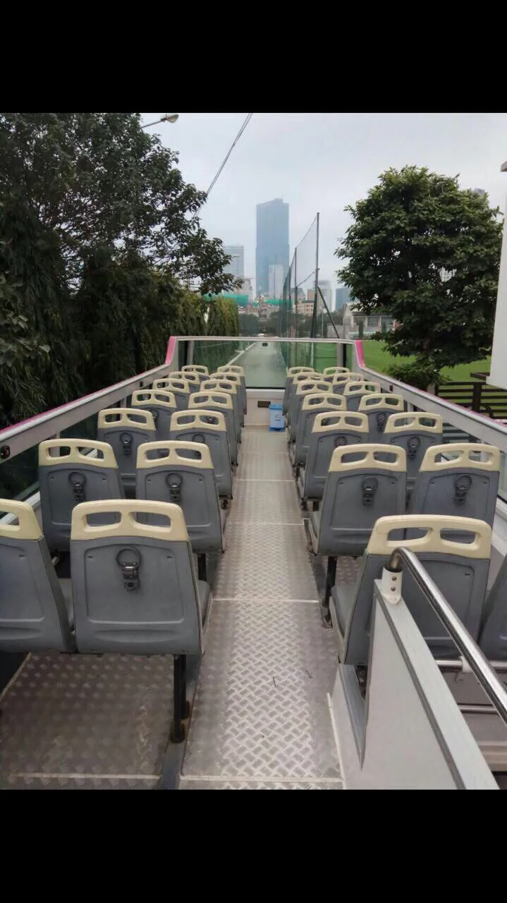 Chiêm ngưỡng những hình ảnh xe bus 2 tầng chở U23 Việt Nam - Ảnh 6. Chiêm ngưỡng những hình ảnh xe bus 2 tầng chở U23 Việt Nam - Ảnh 6.