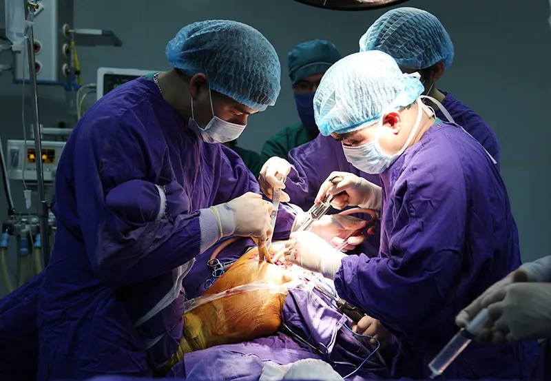 Cụ bà 102 tuổi được thay khớp háng nhân tạo thành công - Ảnh 1. Cụ bà 102 tuổi được thay khớp háng nhân tạo thành công - Ảnh 1.