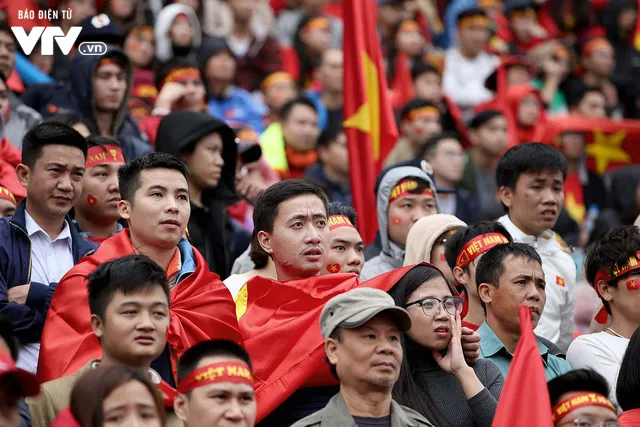 Cổ vũ U23 Việt Nam ở chung kết: Từ cảm xúc lo âu đến vỡ òa hạnh phúc - Ảnh 5. Cổ vũ U23 Việt Nam ở chung kết: Từ cảm xúc lo âu đến vỡ òa hạnh phúc - Ảnh 5.