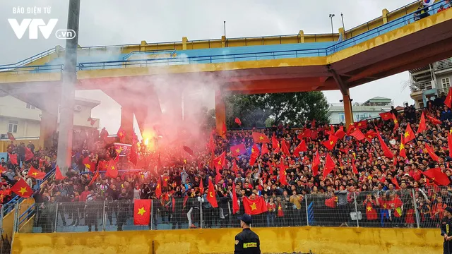 Cổ vũ U23 Việt Nam ở chung kết: Từ cảm xúc lo âu đến vỡ òa hạnh phúc - Ảnh 10. Cổ vũ U23 Việt Nam ở chung kết: Từ cảm xúc lo âu đến vỡ òa hạnh phúc - Ảnh 10.