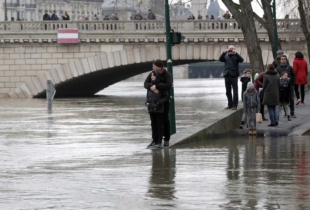 Pháp: Lũ lụt tại Paris chạm ngưỡng 6m - Ảnh 8.