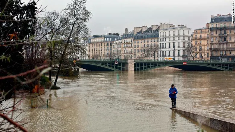 Pháp: Lũ lụt tại Paris chạm ngưỡng 6m - Ảnh 6.