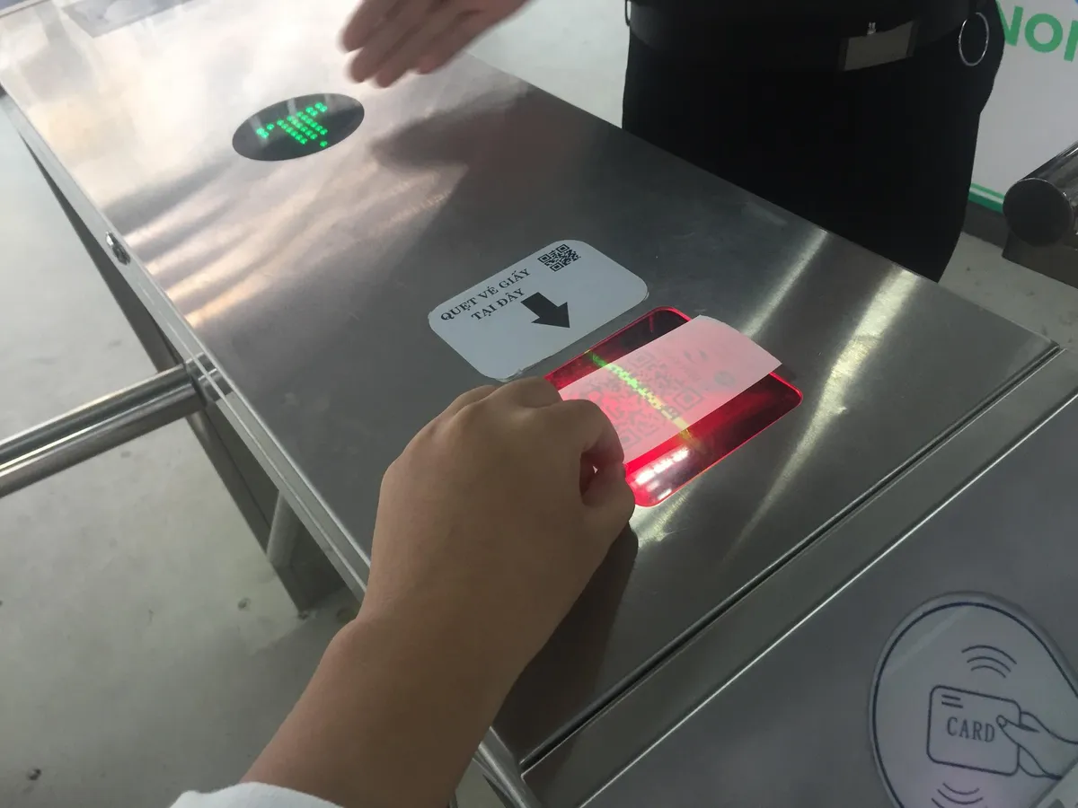 Hà Nội chính thức sử dụng vé điện tử tại xe bus nhanh BRT - Ảnh 6.