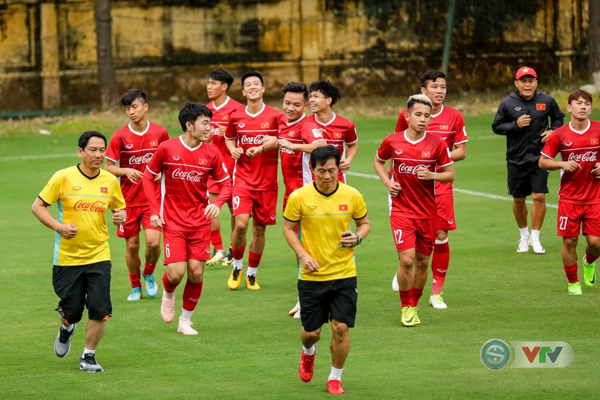 Không khí vui vẻ trong buổi tập đầu tiên của ĐTQG Việt Nam - Ảnh 17. Không khí vui vẻ trong buổi tập đầu tiên của ĐTQG Việt Nam - Ảnh 17.