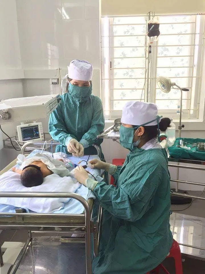 Trẻ sơ sinh vàng da phải thay máu hoàn toàn - Ảnh 1.