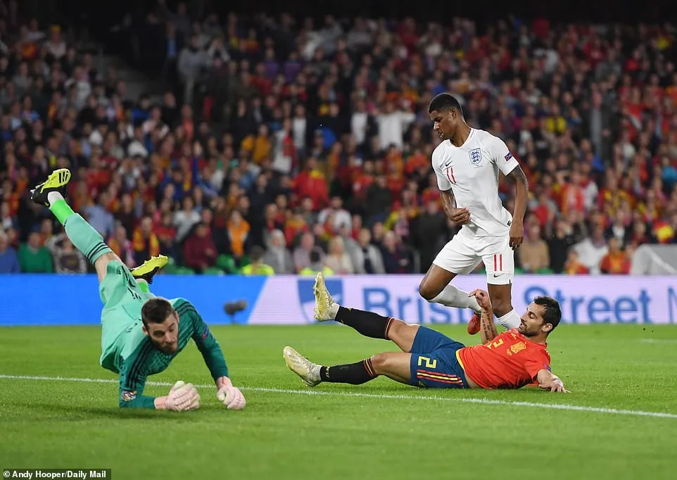 ẢNH: Sterling tỏa sáng, ĐT Anh vùi dập ĐT Tây Ban Nha - Ảnh 5. ẢNH: Sterling tỏa sáng, ĐT Anh vùi dập ĐT Tây Ban Nha - Ảnh 5.