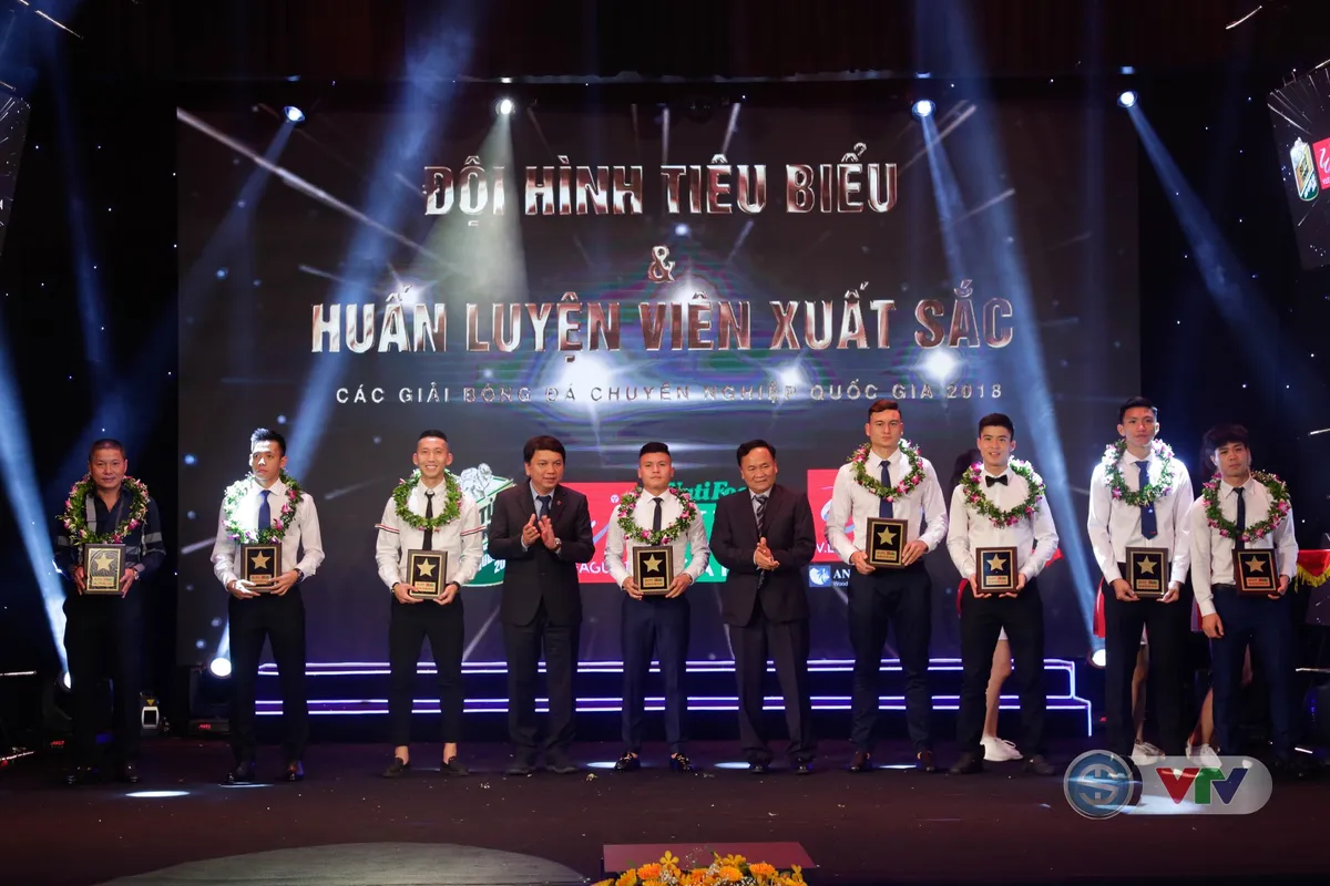 ẢNH: Toàn cảnh Gala Tổng kết các Giải BĐCN Quốc gia 2018 - Ảnh 16. ẢNH: Toàn cảnh Gala Tổng kết các Giải BĐCN Quốc gia 2018 - Ảnh 16.