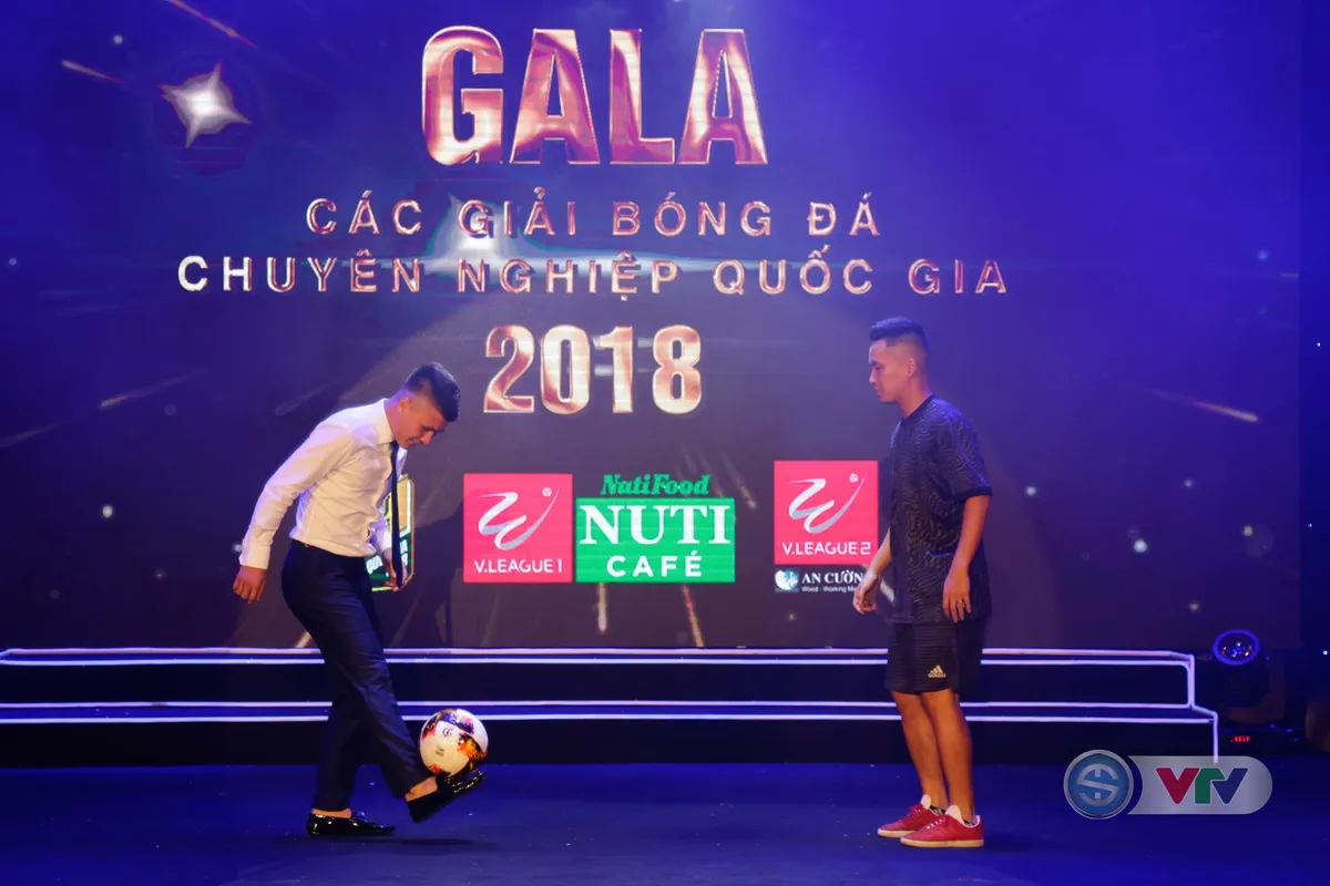 ẢNH: Toàn cảnh Gala Tổng kết các Giải BĐCN Quốc gia 2018 - Ảnh 6. ẢNH: Toàn cảnh Gala Tổng kết các Giải BĐCN Quốc gia 2018 - Ảnh 6.
