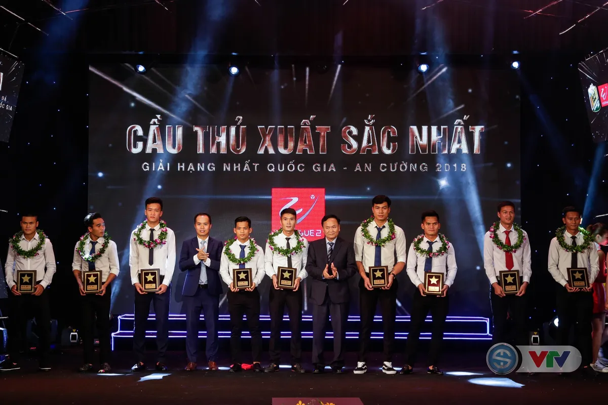 ẢNH: Toàn cảnh Gala Tổng kết các Giải BĐCN Quốc gia 2018 - Ảnh 8. ẢNH: Toàn cảnh Gala Tổng kết các Giải BĐCN Quốc gia 2018 - Ảnh 8.