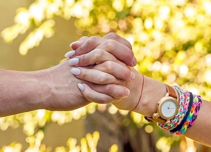 Cách nắm tay tiết lộ chính xác mối quan hệ của bạn và người ấy - Ảnh 2. Cách nắm tay tiết lộ chính xác mối quan hệ của bạn và người ấy - Ảnh 2.