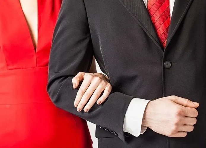 Cách nắm tay tiết lộ chính xác mối quan hệ của bạn và người ấy - Ảnh 8. Cách nắm tay tiết lộ chính xác mối quan hệ của bạn và người ấy - Ảnh 8.