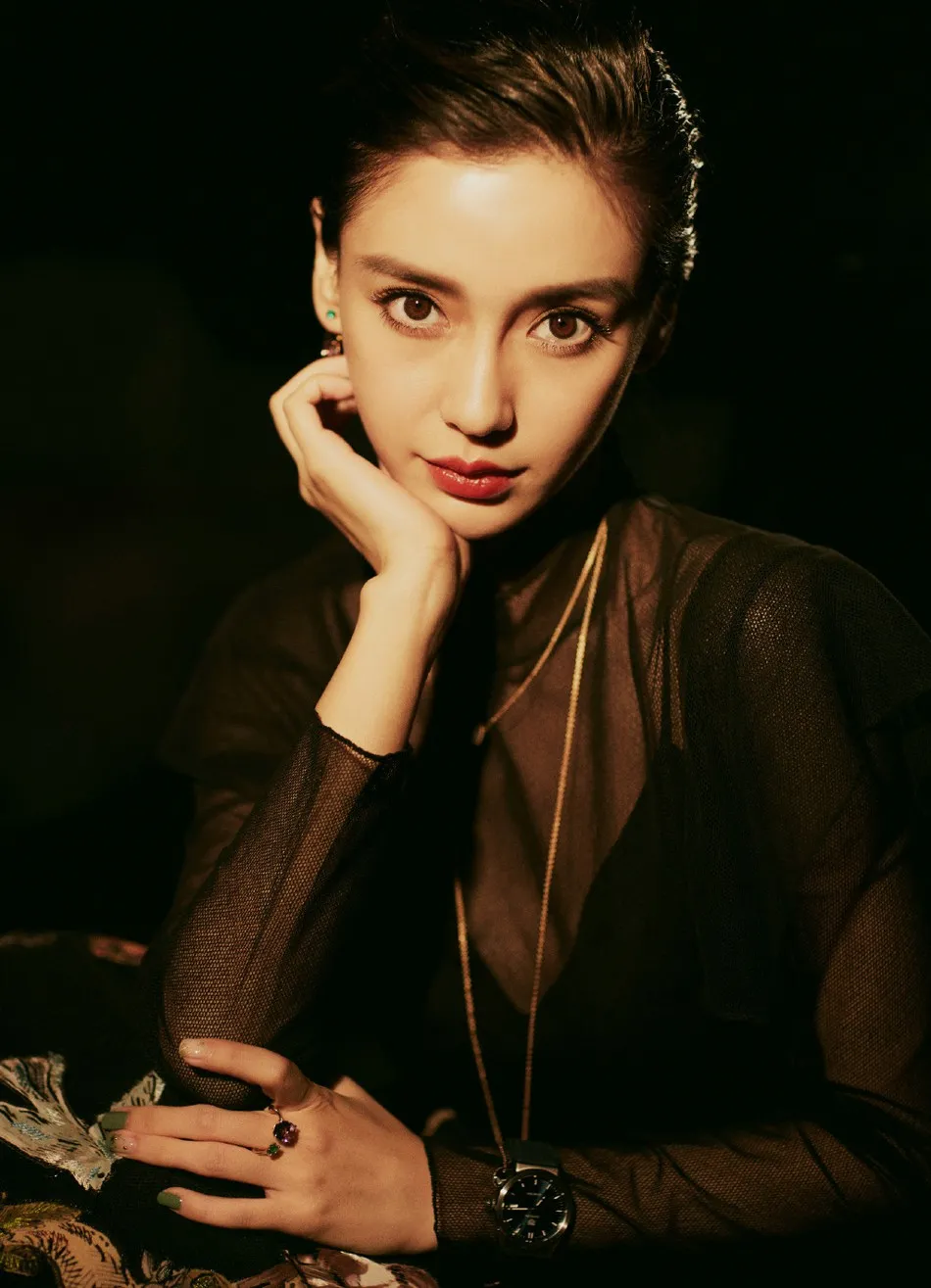 Angelababy đẹp cuốn hút với sắc đen - Ảnh 1.