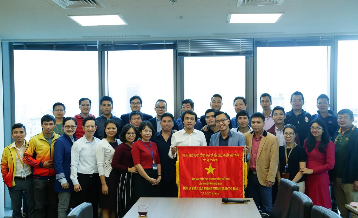 Trao tặng Cờ thi đua của Chính phủ cho Ban Sản xuất các chương trình Thể thao - Ảnh 4. Trao tặng Cờ thi đua của Chính phủ cho Ban Sản xuất các chương trình Thể thao - Ảnh 4.