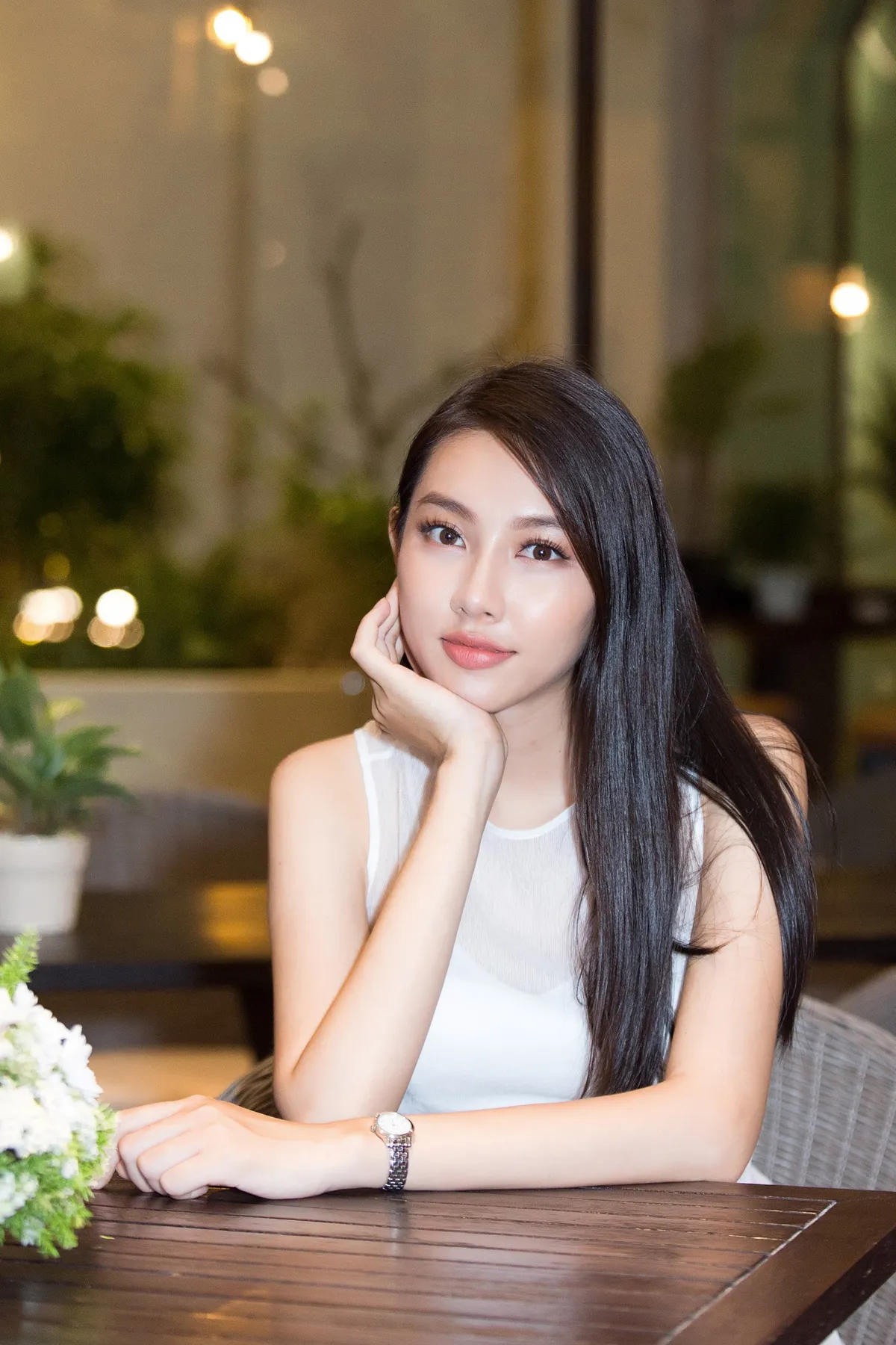 Thùy Tiên học hỏi đàn chị trước ngày dự thi Miss International 2018 - Ảnh 7.