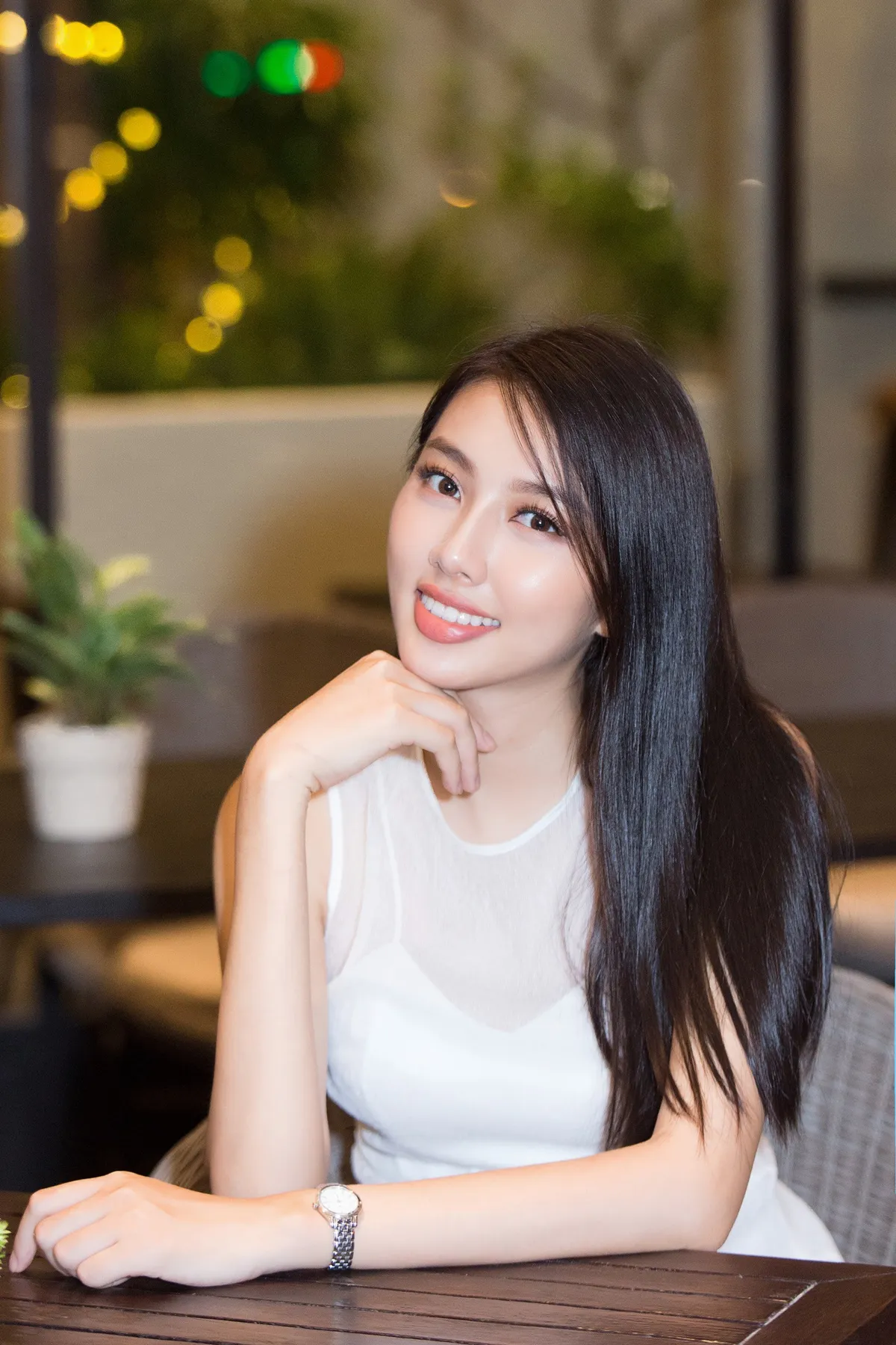 Thùy Tiên học hỏi đàn chị trước ngày dự thi Miss International 2018 - Ảnh 6.