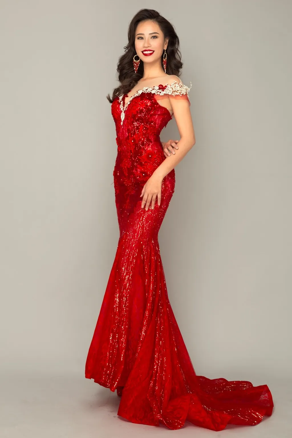 &Aacute; hậu Yến Nhi l&ecirc;n đường dự thi Hoa hậu Ho&agrave;n cầu 2018 - Ảnh 3.