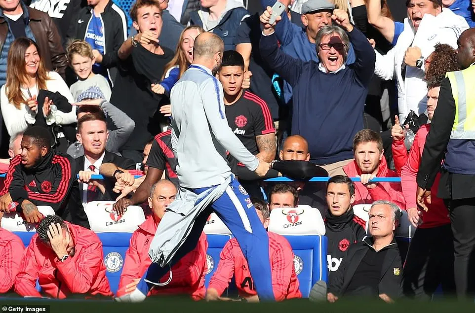 ẢNH: Chelsea hòa kịch tính trước Man Utd tại Stamford Bridge - Ảnh 15.