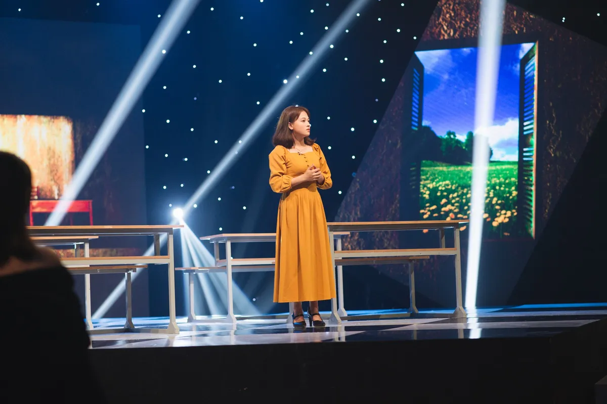 Hương sắc tháng 10: Những đoá hoa khoe sắc cho chính cuộc đời mình - Ảnh 3.