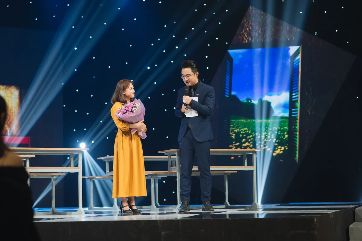 Hương sắc tháng 10: Những đoá hoa khoe sắc cho chính cuộc đời mình - Ảnh 4.