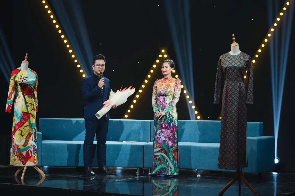 Hương sắc tháng 10: Những đoá hoa khoe sắc cho chính cuộc đời mình - Ảnh 6.