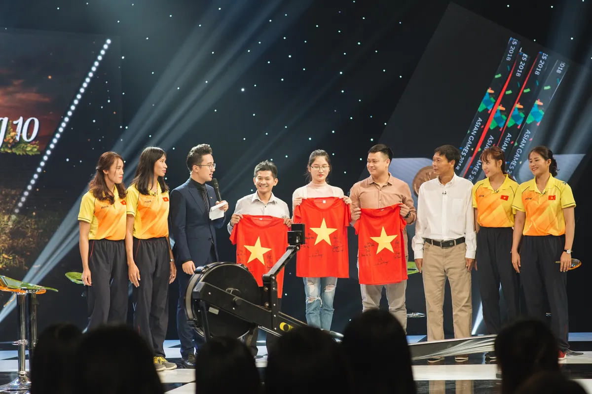 Hương sắc tháng 10: Những đoá hoa khoe sắc cho chính cuộc đời mình - Ảnh 10.