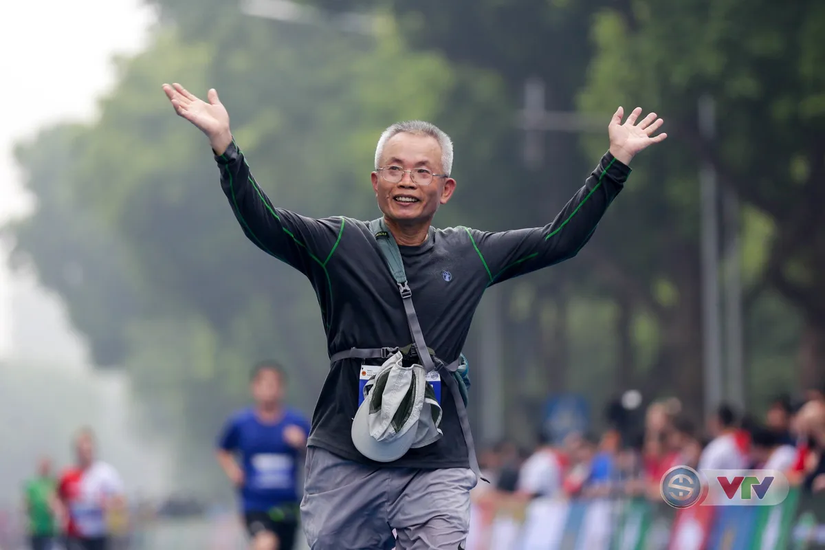 ẢNH: Sôi nổi giải Marathon Quốc tế Di sản Hà Nội 2018 - Ảnh 14. ẢNH: Sôi nổi giải Marathon Quốc tế Di sản Hà Nội 2018 - Ảnh 14.